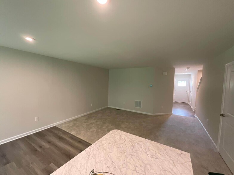 Building Photo - 75 Southwind Dr