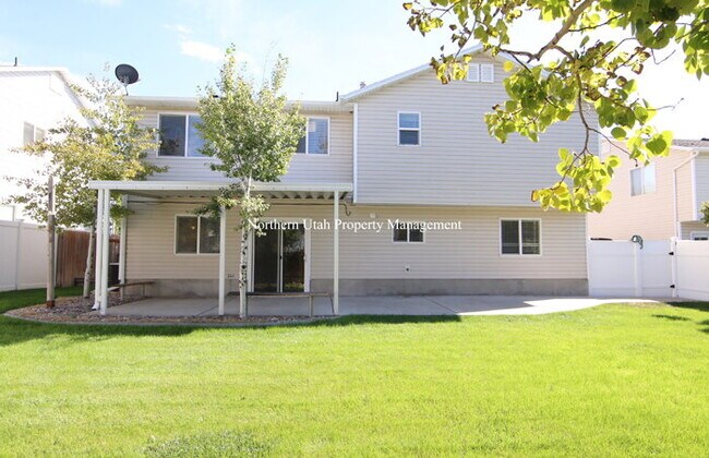 Building Photo - Amazing South Ogden Home with Everything!