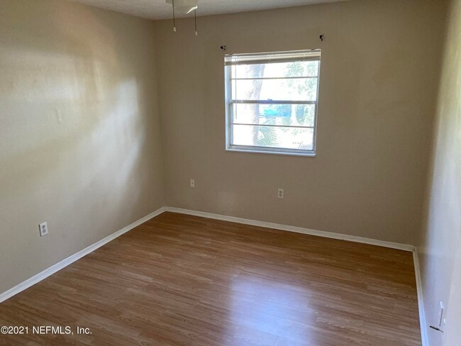 Building Photo - 1950 Paine Ave