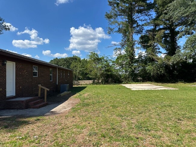 Building Photo - Remodeled Brick Ranch Home