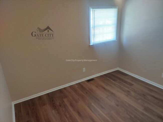 Building Photo - 1105 Meadowbrook Blvd