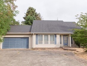 Building Photo - great location, new exterior and interior painting