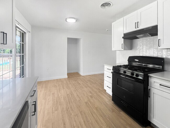 Building Photo - 4533 SW Beta Ave
