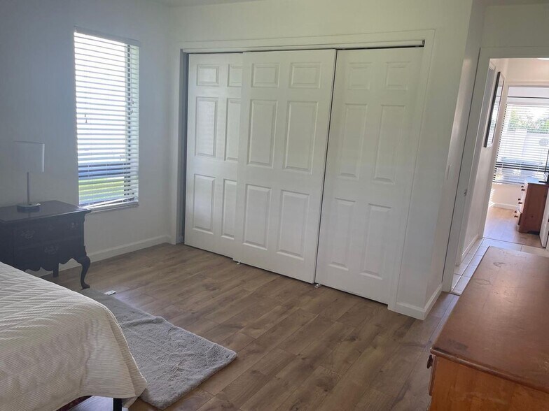 Building Photo - 12726 Spinnaker Ln