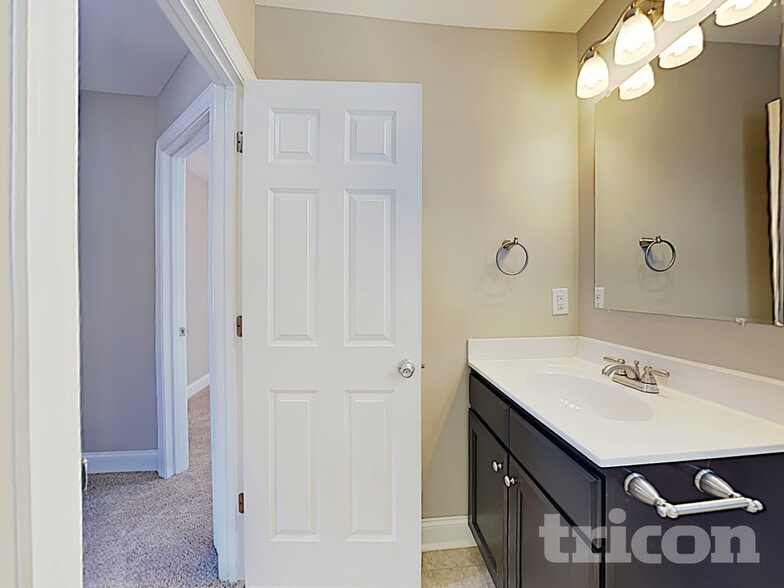 Building Photo - 465 Hunter Way