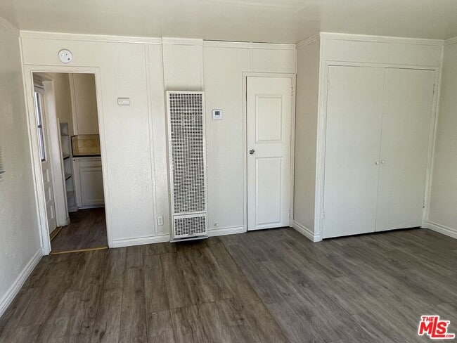 Building Photo - 351 Temple Ave