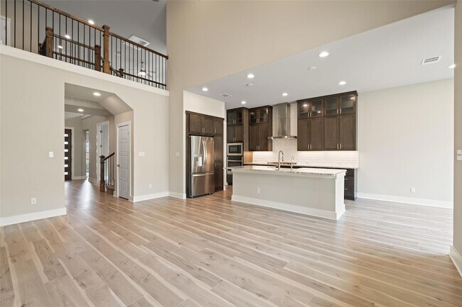 Building Photo - 336 Saturnia Dr