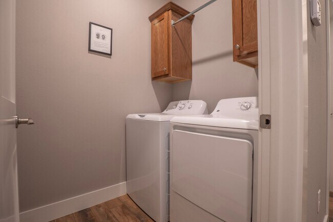 Building Photo - 3-bedroom, 2-bathroom home located in the beautiful Pea Ridge, A