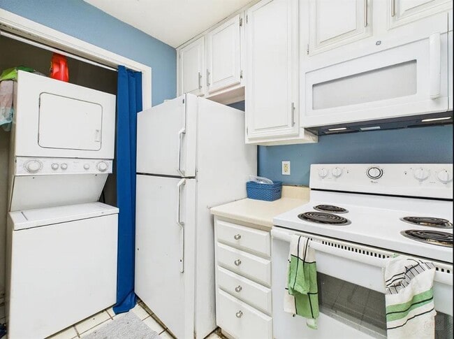 Building Photo - 806 W 24th St