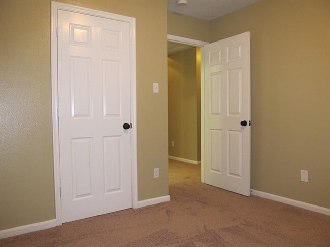 Building Photo - 2338 Colonial Springs Ln