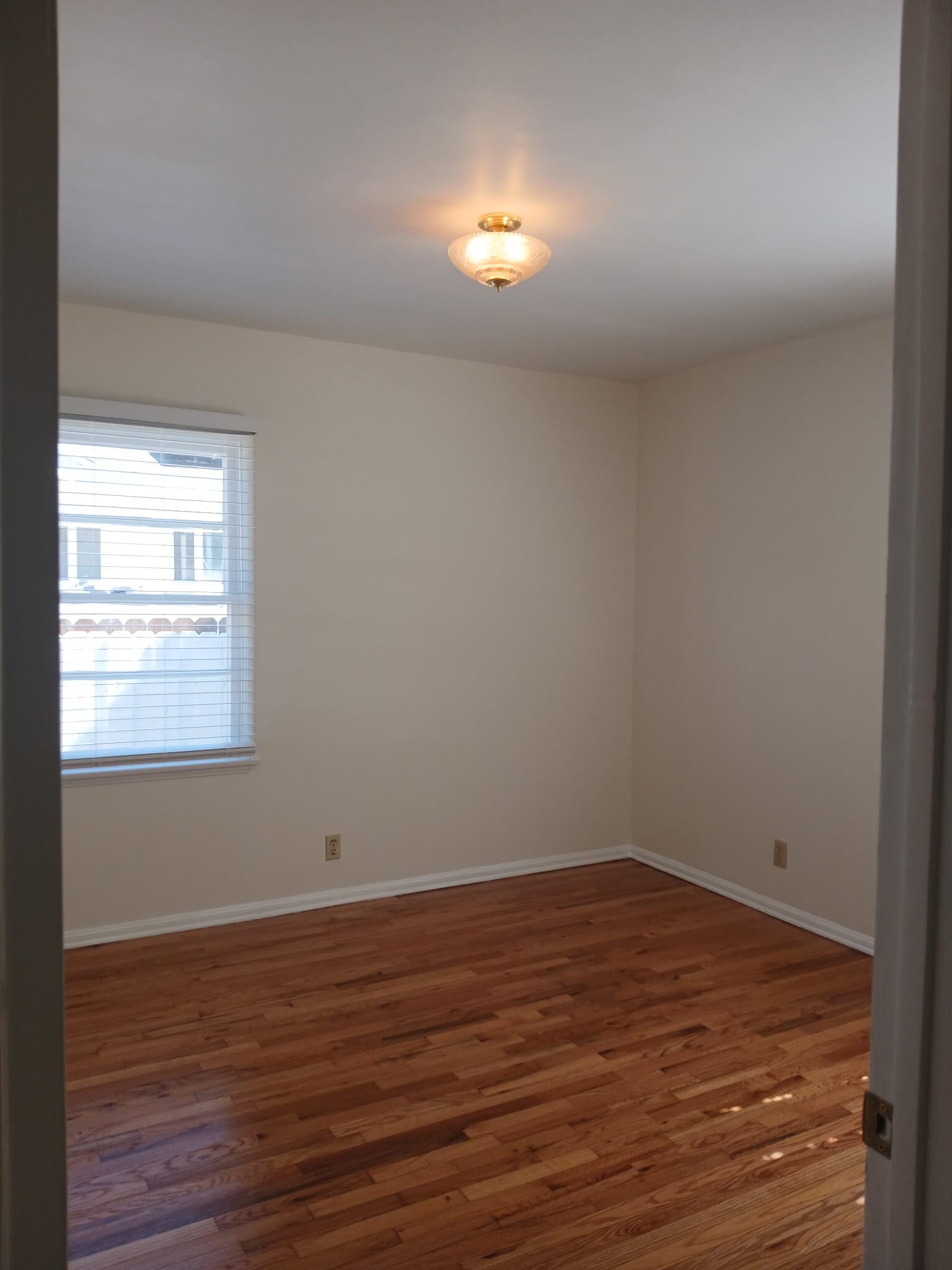 Building Photo - 5026 Newcastle Ave