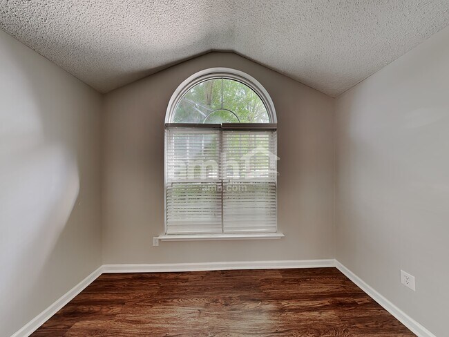 Building Photo - 240 Bonnie Woods Dr