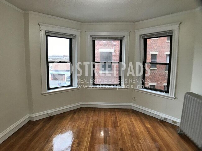 Building Photo - bedroom in Malden MA 02148