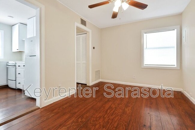 Building Photo - 325 Ohio Pl