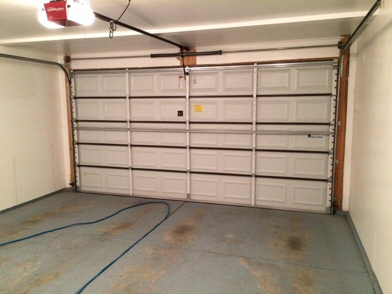 Building Photo - 825 Jordan Oaks Ct