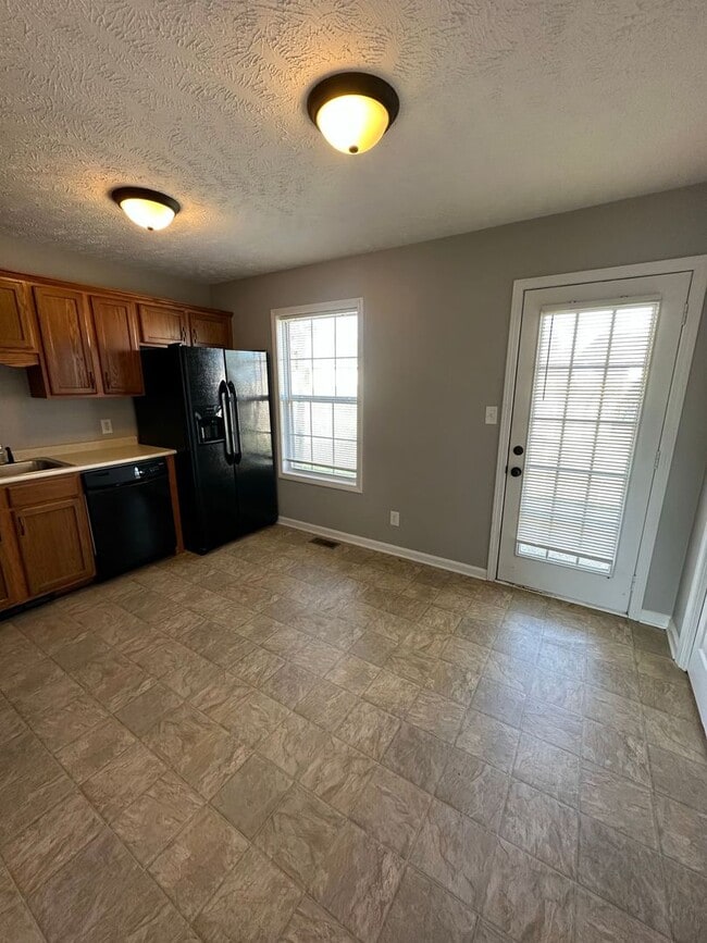 Building Photo - 1009 Bobcat Dr