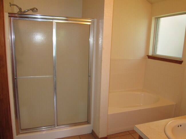 Building Photo - PRELEASING - July 2026 - (3) Bed/(2) Bath ...