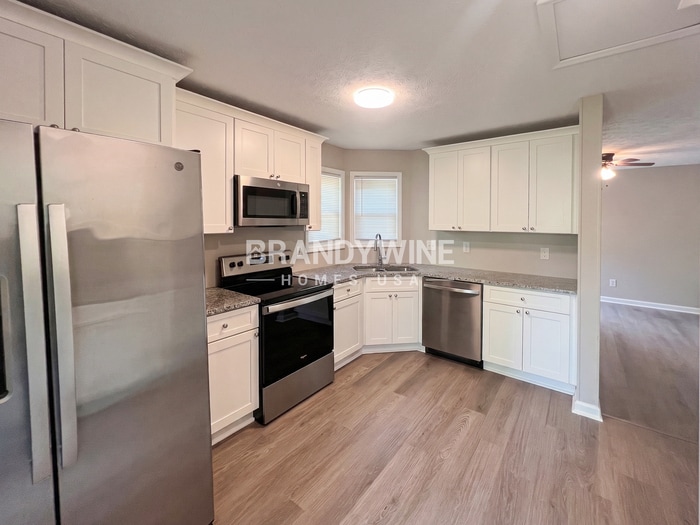 Building Photo - 1704 Hickory Grove Trail NW