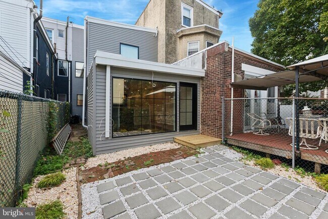 Building Photo - 2317 E Cumberland St