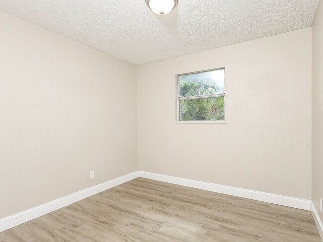 Building Photo - 3 BR/1BA | Newly Renovated Single Family Home | Screened in Patio and carpot | Huge backyard!