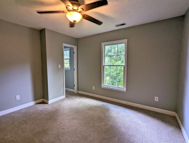 Building Photo - 4320 Willow Lake Rd