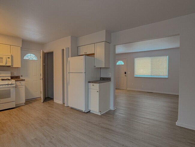 Dining/Livingroom - Carolina Flatz