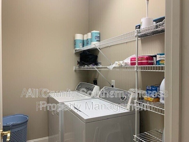 Building Photo - 809 Sunswept Ct