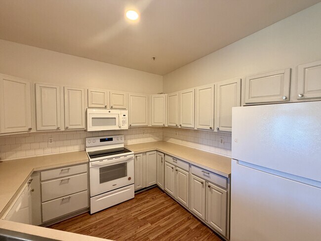 Building Photo - 3802 N Sagamore Dr
