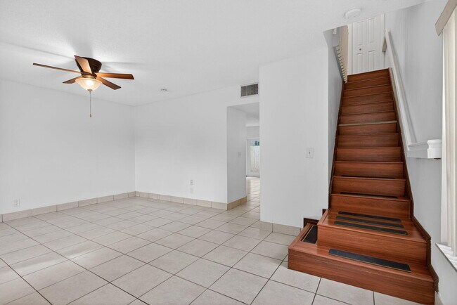 Building Photo - 7599 NW 73rd Terrace