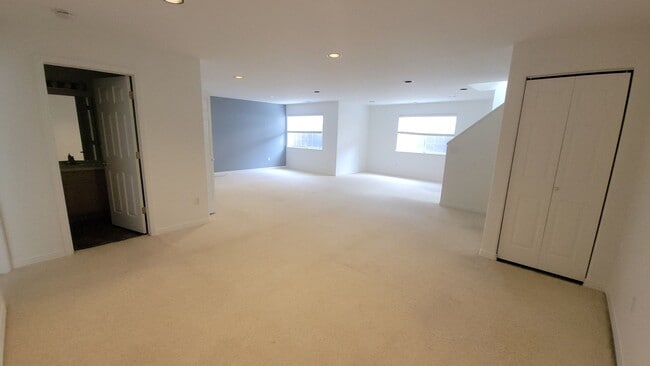 Building Photo - Beautiful Single Story Townhouse with Den & Attached 2-Car Garage