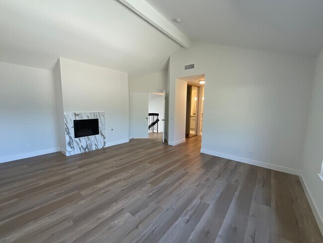 Building Photo - 4 Bedroom 3 Bath 2 Story Home With Family ...