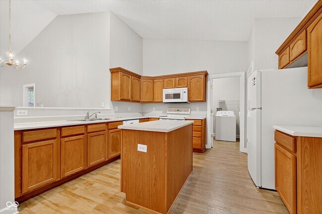 Building Photo - 5935 Monticello Square Ln
