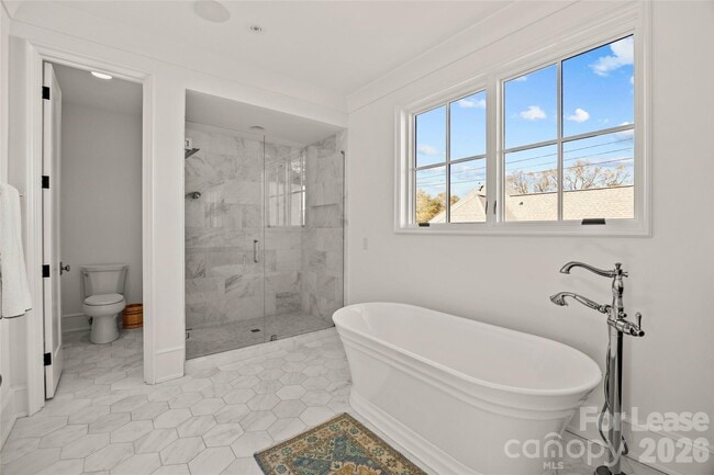 Building Photo - 2622 Chelsea Dr