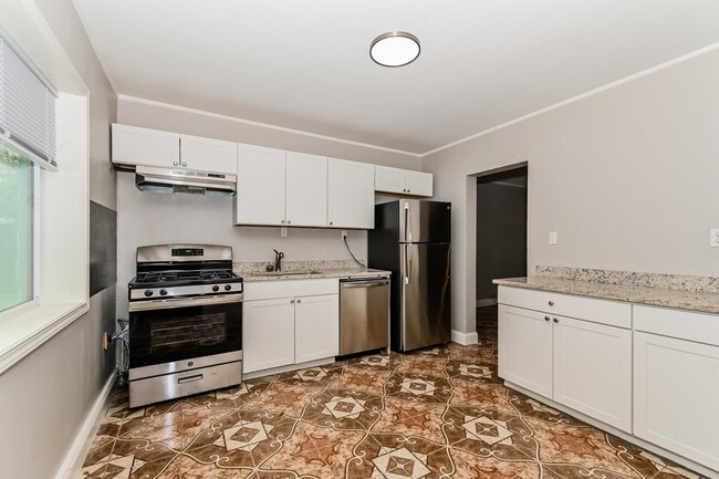 Building Photo - 1531 N Indianapolis Ave