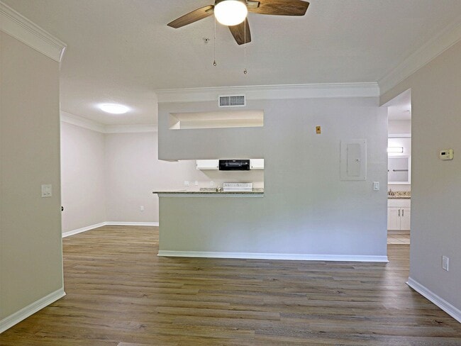 Building Photo - Royal Greens 11480-102