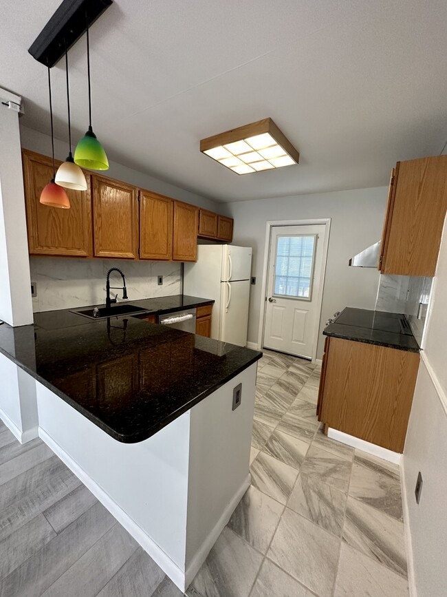 Building Photo - 303 N Caroline Pl