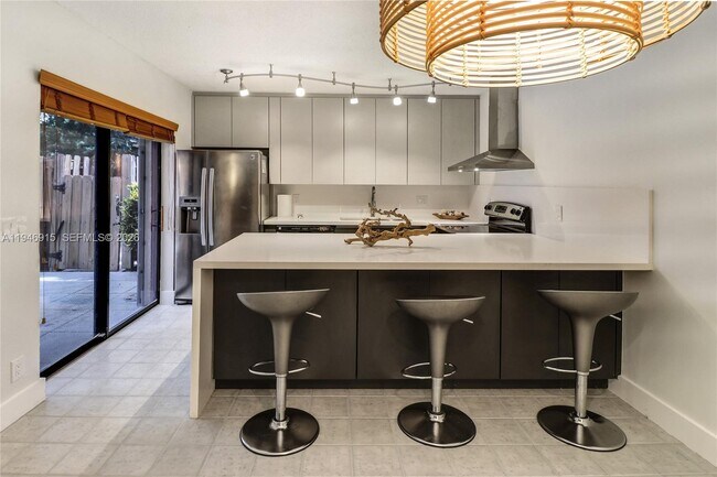 Building Photo - 9977 NW 6th Ct