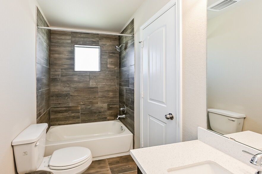 Building Photo - 7939 Cypress Country Dr