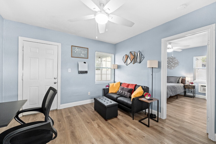 Front room - 401 S Mars Ave