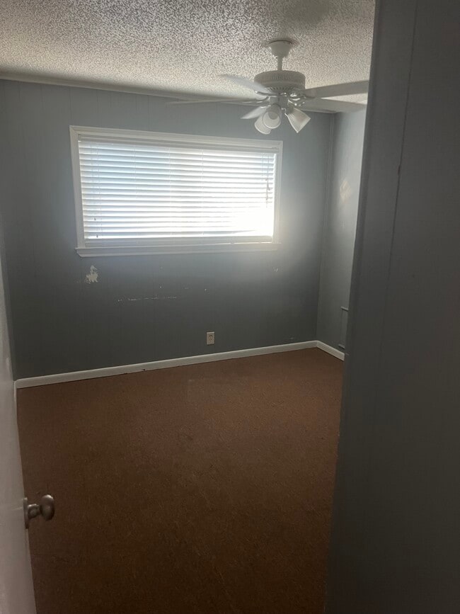 Building Photo - 715 W Tyler St