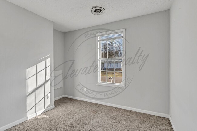 Building Photo - Three Bedroom, Two Level Duplex for Rent!