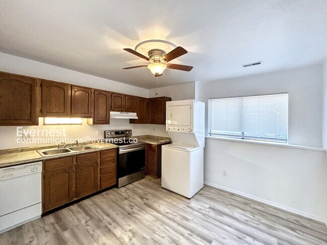 Building Photo - 1120 Yuma St