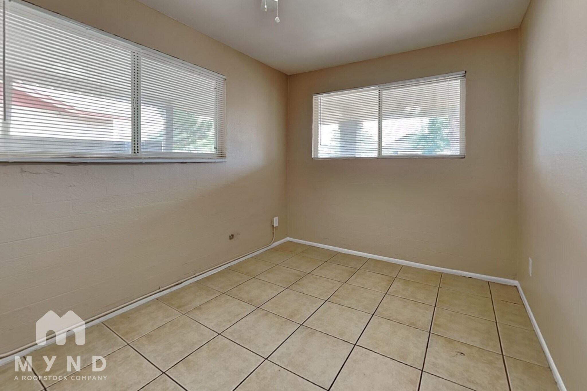 Building Photo - 10948 W 4th St