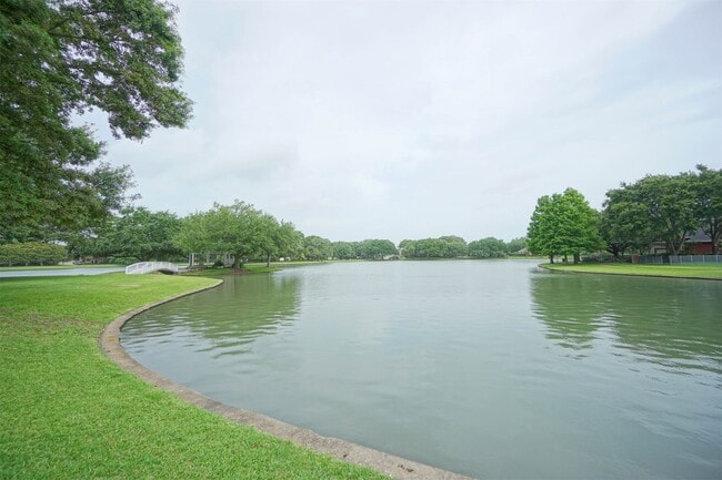 Building Photo - 5602 Whisper Ridge Dr