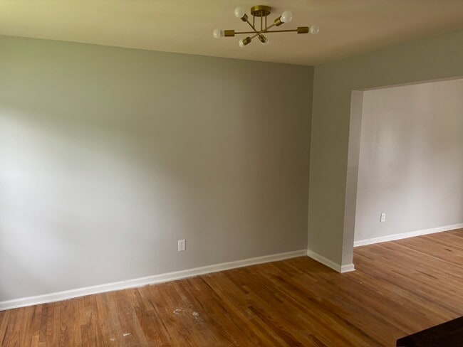 Building Photo - 4 Whitehaven Dr