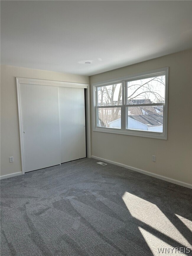 Building Photo - 263 Kaymar Dr