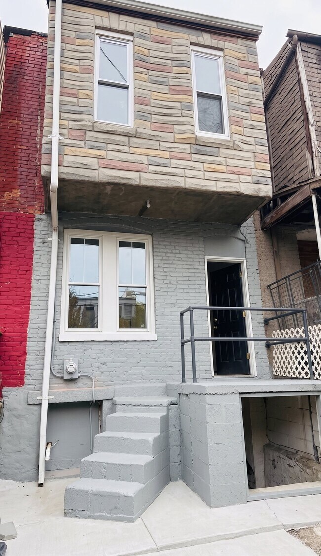Building Photo - 2240 Cedley St