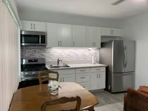 Primary Photo - 50 Maile St