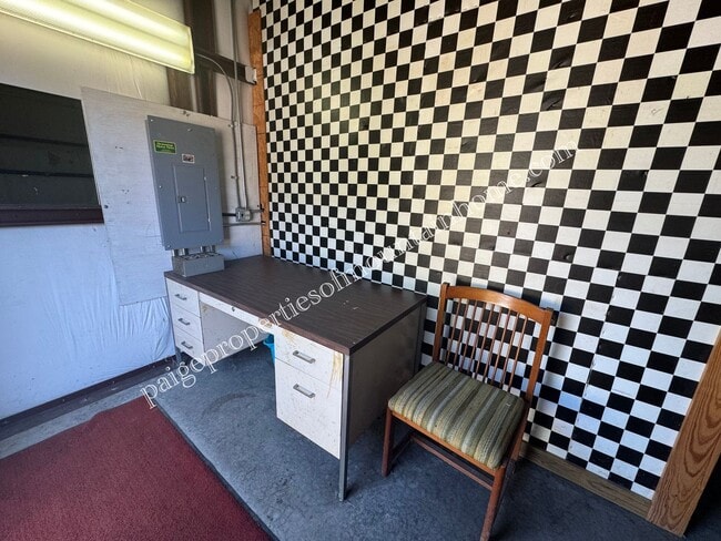 Building Photo - 1,600 Sq Ft Shop Space in Midway, AR – Includes Bathroom with Stand-Up Shower