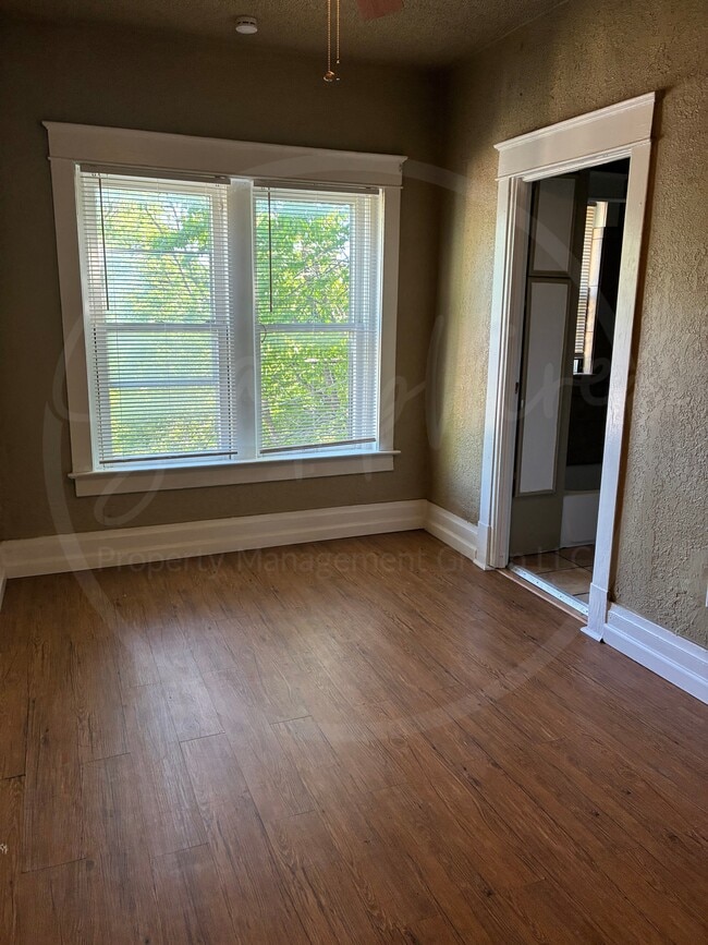 Building Photo - 1115 E 41st St